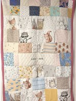 Patchwork EMLÉK-takaró babaruhából hímezve